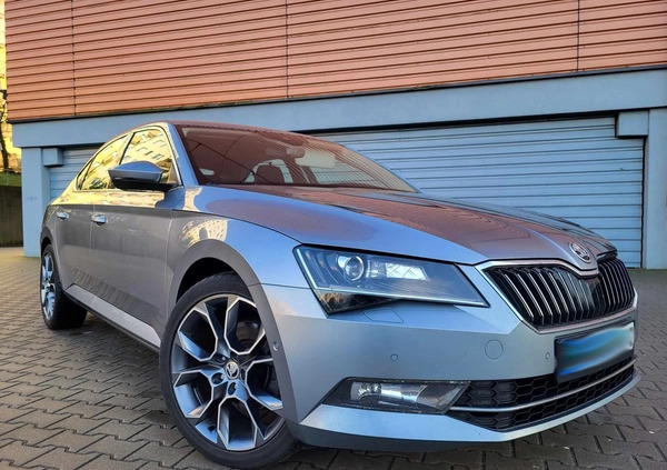 Skoda Superb cena 49900 przebieg: 300000, rok produkcji 2015 z Łasin małe 232